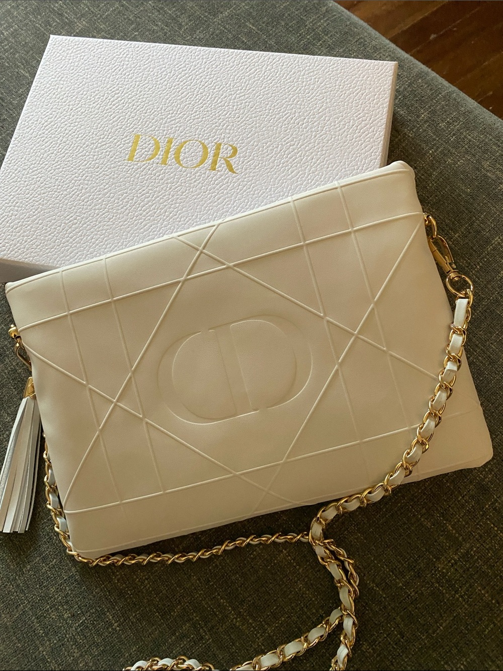 Dior Limited Edition White Quilted Faux Leather Pouch - Picture 12 of 16